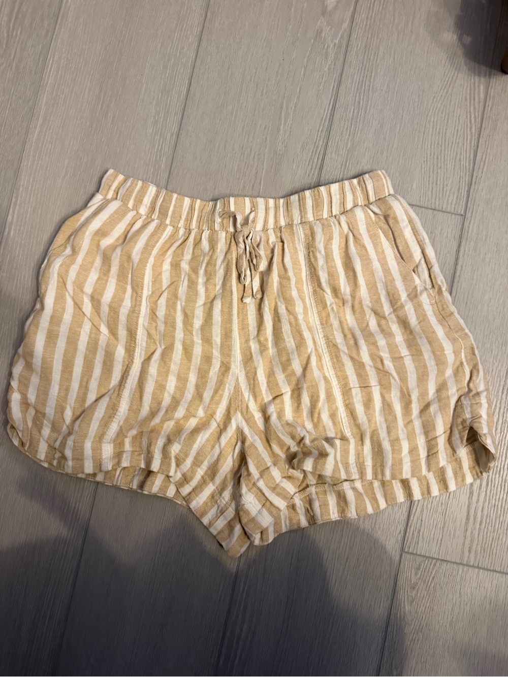 Universal Thread Striped Beige and White Striped Linen Women's Shorts Size M